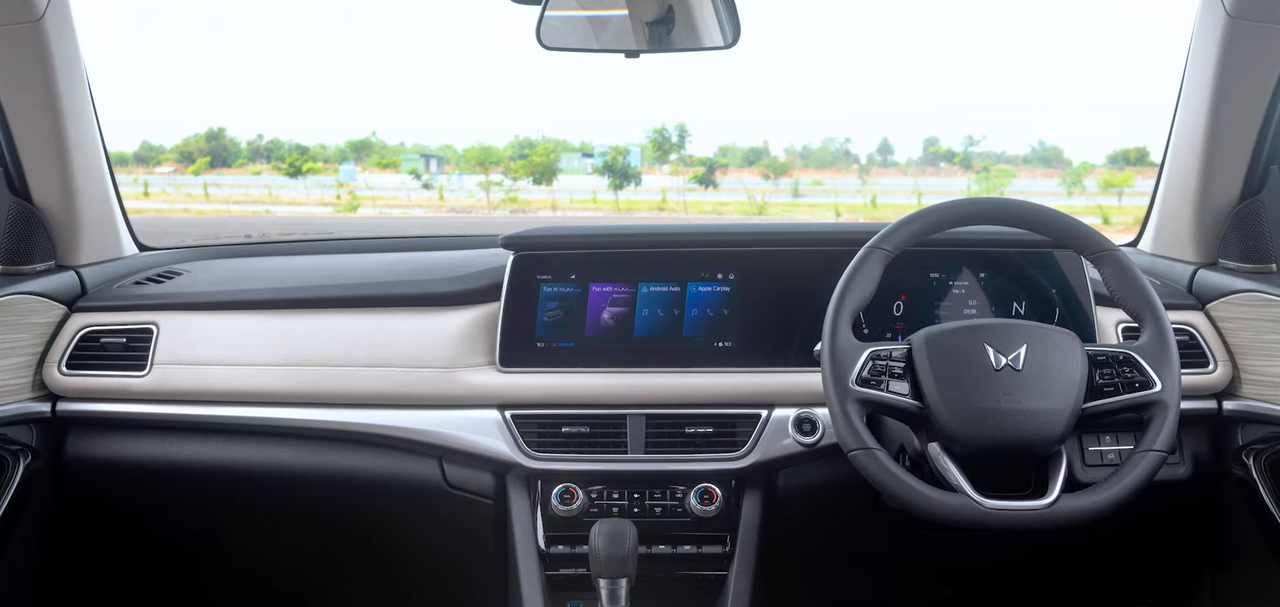 Mahindra XUV700 interior